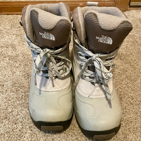 The North Face Women’s Chilkat Ivory and Beige Winter Snow Boots Size 7 US - Picture 1 of 9
